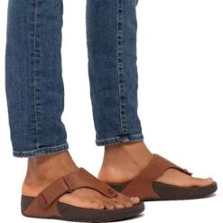 FitFlop Mens Trakk II Leather Toe Post Sandals - Dark Tan (277) -Shoe Sales Shop FitFlop TrakkII DarkTan 4 5